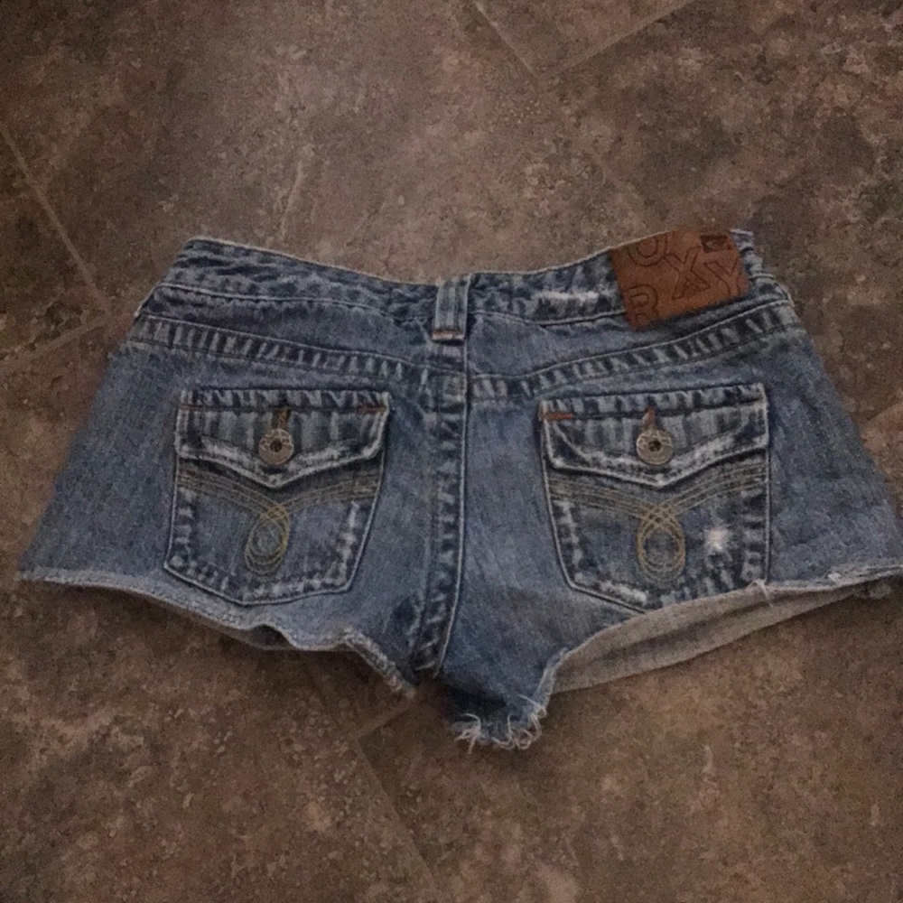 Adorable roxy shorts - Picture 2 of 2